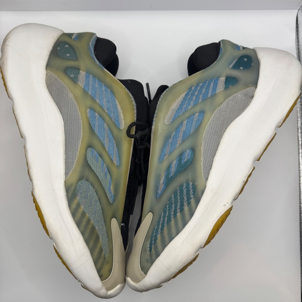 Adidas Yeezy 700 V3 Kyanite Blue White GY0260 Mens Size 11 Sneakers NO BOX